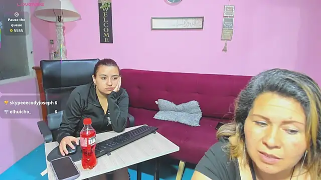 Snapshot of lesbiancuple chatting on October 2025 12:42:02 AM lesbiancuple online show from October 2025 12:42:02 AM