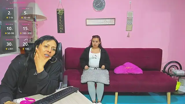 Snapshot of lesbiancuple chatting on October 2025 01:05:01 AM lesbiancuple online show from October 2025 01:05:01 AM