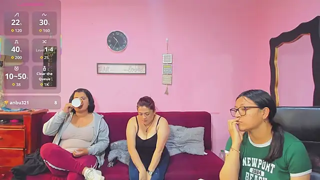 Snapshot of lesbiancuple chatting on October 2025 03:35:01 PM lesbiancuple online show from October 2025 03:35:01 PM