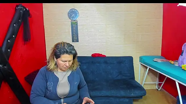 Snapshot of lesbiancuple chatting on October 2025 12:25:02 AM lesbiancuple online show from October 2025 12:25:02 AM