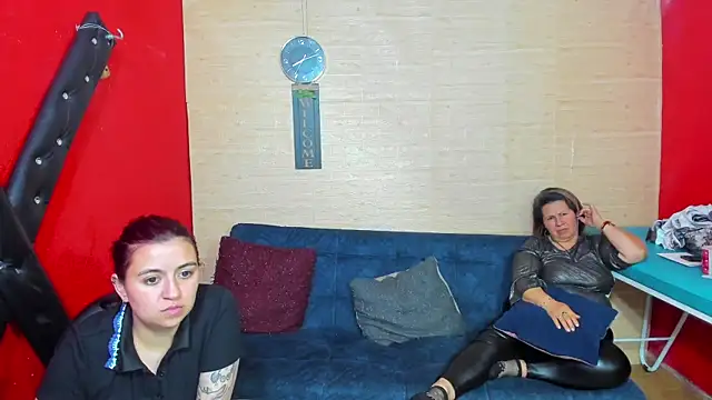 Snapshot of lesbiancuple chatting on November 2025 01:17:02 AM lesbiancuple online show from November 2025 01:17:02 AM