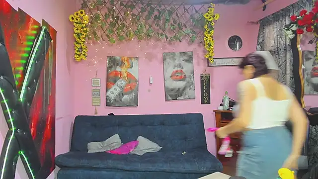 lesbiancuple online show from April 2026 11:58:01 AM