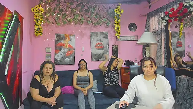 lesbiancuple online show from April 2026 11:59:01 AM