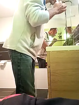 mickzizi online show from April 2026 06:18:01 AM