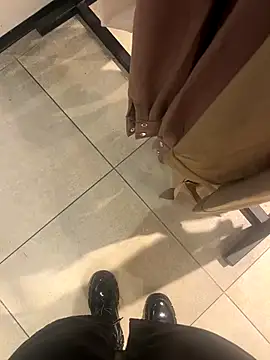 CrazzyChicks online show from September 2025 06:40:01 AM