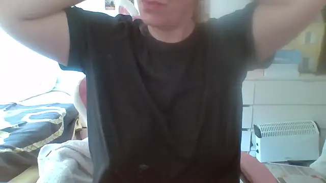 Snapshot of BondageGirl35 chatting on March 2026 04:46:01 PM BondageGirl35 online show from March 2026 04:46:01 PM