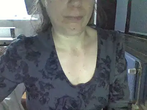 Snapshot of Moi_Lina chatting on October 2025 10:07:02 PM Moi Lina online show from October 2025 10:07:02 PM