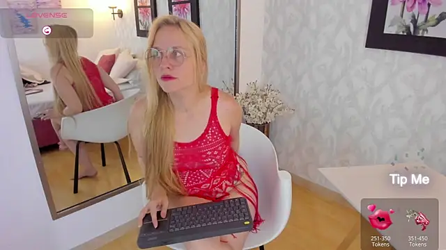 EmilySumer online show from March 2025 08:21:01 PM