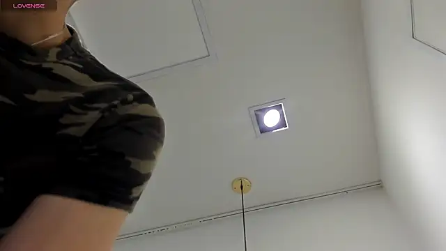 SebastianMaximoff online show from November 2025 06:08:01 PM