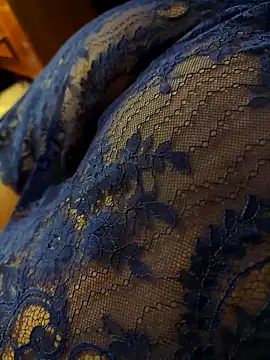 LovlyAnnie online show from December 2025 05:35:01 AM