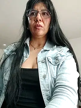 Snapshot of aisha_latina chatting on November 2025 04:50:02 PM aisha latina online show from November 2025 04:50:02 PM