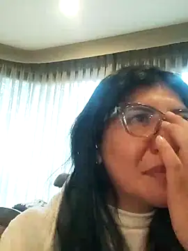 aisha latina online show from April 2026 05:28:01 PM