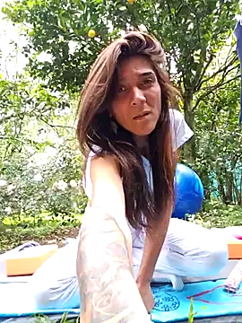 Yuky ta online show from November 2025 05:02:01 PM