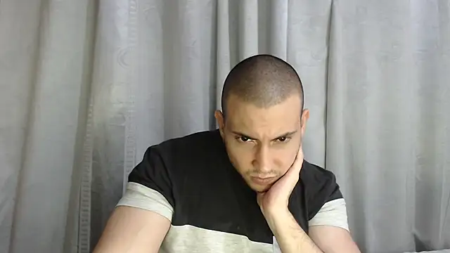 Snapshot of Armando_2002 chatting on October 2025 03:02:02 AM Armando 2002 online show from October 2025 03:02:02 AM