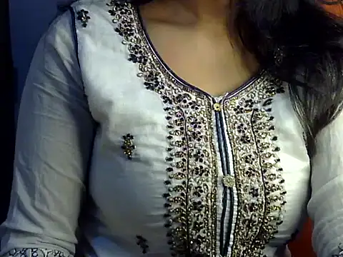Snapshot of SiaraSiyA chatting on May 2026 05:18:01 PM SiaraSiyA online show from May 2026 05:18:01 PM