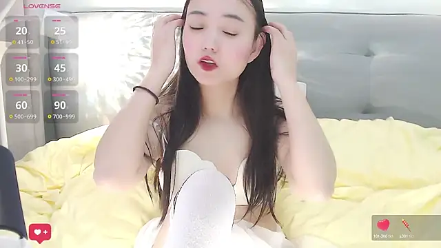 Snapshot of Anne-Sweet chatting on January 2025 01:43:02 AM Anne-Sweet online show from January 2025 01:43:02 AM