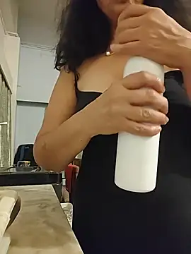 Susannemilf online show from February 2026 06:18:01 PM