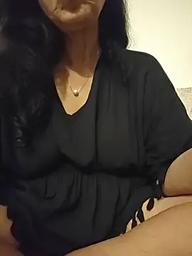 Susannemilf online show from April 2026 06:10:01 PM