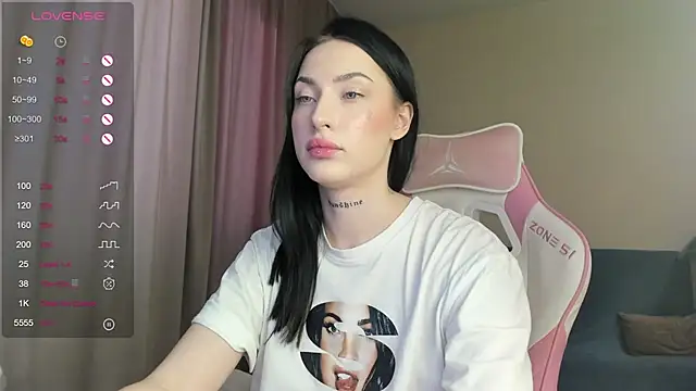 Snapshot of JenniferQueen11 chatting on February 2025 09:43:01 AM JenniferQueen11 online show from February 2025 09:43:01 AM