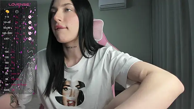 Snapshot of JenniferQueen11 chatting on February 2025 02:22:02 PM JenniferQueen11 online show from February 2025 02:22:02 PM