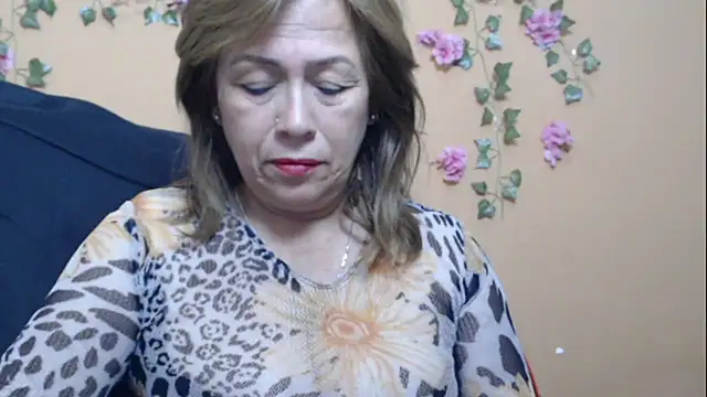 Snapshot of Hellensextits chatting on January 2025 03:52:02 AM Hellensextits online show from January 2025 03:52:02 AM