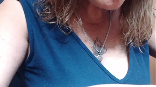 Snapshot of Hellensextits chatting on February 2025 05:04:02 PM Hellensextits online show from February 2025 05:04:02 PM