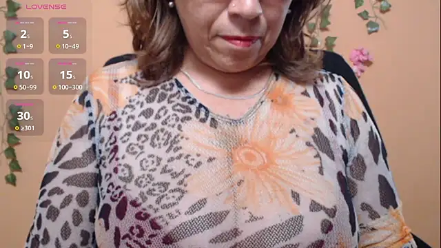 Snapshot of Hellensextits chatting on February 2025 03:23:02 AM Hellensextits online show from February 2025 03:23:02 AM