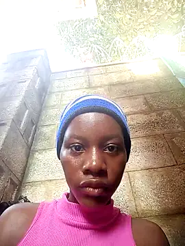 Snapshot of Petite_li chatting on November 2025 06:02:02 AM Petite li online show from November 2025 06:02:02 AM