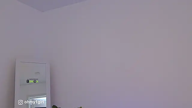 Fallinlove1 online show from March 2026 11:06:01 AM