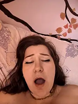 HunnyyLove online show from September 2025 06:09:01 PM