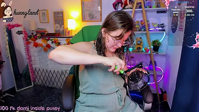 HunnyyLove online show from February 2026 02:57:01 PM