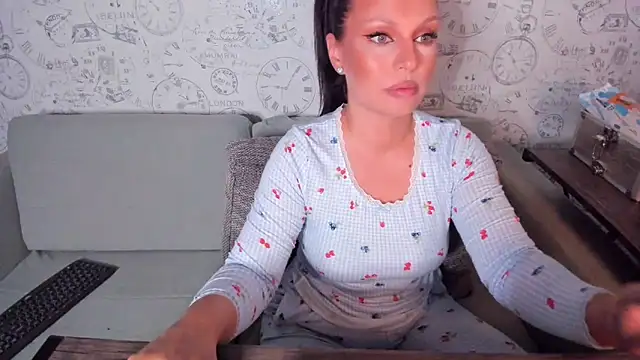 Snapshot of LondonBadGirl chatting on June 2026 08:42:02 PM LondonBadGirl online show from June 2026 08:42:02 PM