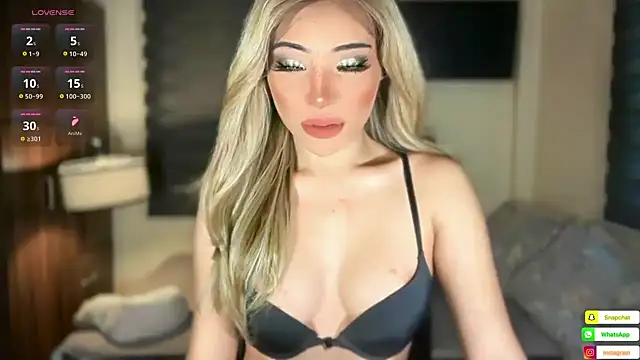 Snapshot of bella_maxwel chatting on May 2026 04:06:02 AM bella maxwel online show from May 2026 04:06:02 AM