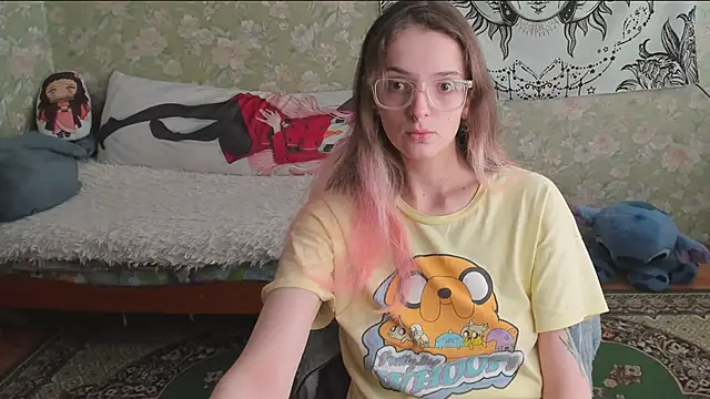 Snapshot of Cutie_Adelia chatting on May 2026 10:33:02 AM Cutie Adelia online show from May 2026 10:33:02 AM
