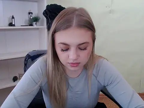 CrazyGloria online show from March 2025 06:01:01 AM