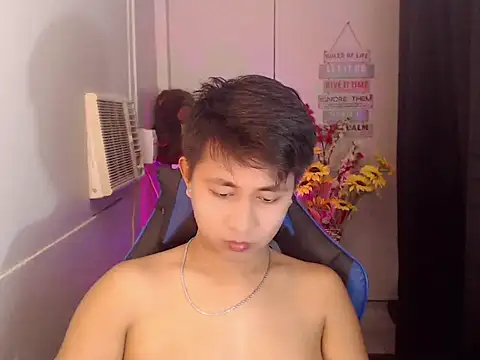 khael moreno online show from November 2025 06:04:02 PM