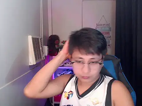 khael moreno online show from November 2025 10:42:02 PM