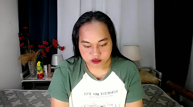 Snapshot of bettina_love chatting on December 2024 08:27:01 AM bettina love online show from December 2024 08:27:01 AM