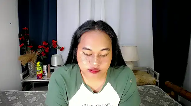 Snapshot of bettina_love chatting on December 2024 11:33:01 AM bettina love online show from December 2024 11:33:01 AM