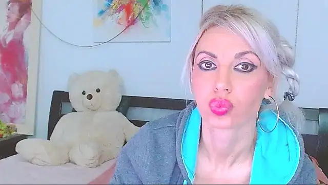 HoneyLara online show from February 2026 07:37:02 PM