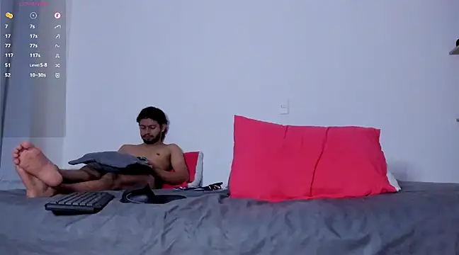 Snapshot of Cloudy_pigDude chatting on February 2025 12:14:01 AM Cloudy pigDude online show from February 2025 12:14:01 AM