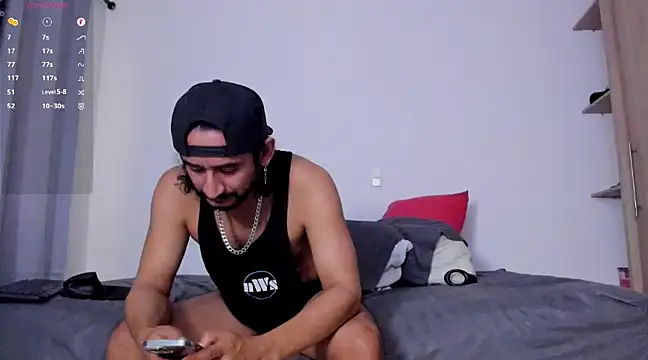 Snapshot of Cloudy_pigDude chatting on February 2025 01:21:01 PM Cloudy pigDude online show from February 2025 01:21:01 PM