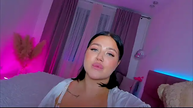 KylieLips online show from September 2025 06:54:01 PM