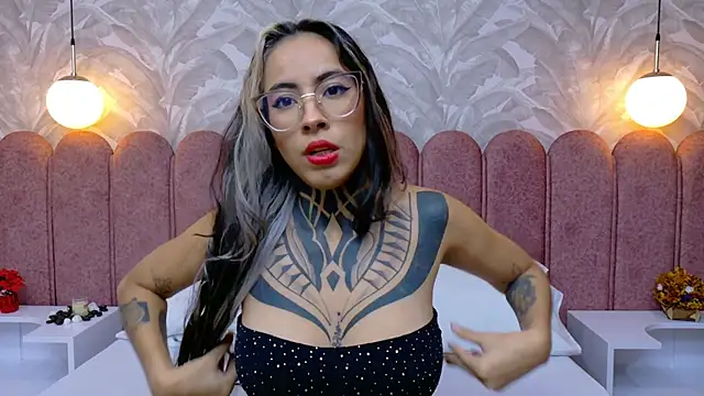 Snapshot of NicoleBlum chatting on January 2025 12:41:02 PM NicoleBlum online show from January 2025 12:41:02 PM