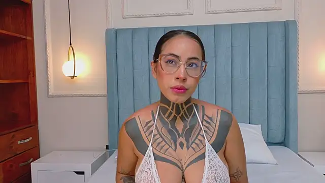 Snapshot of NicoleBlum chatting on May 2026 04:45:01 PM NicoleBlum online show from May 2026 04:45:01 PM