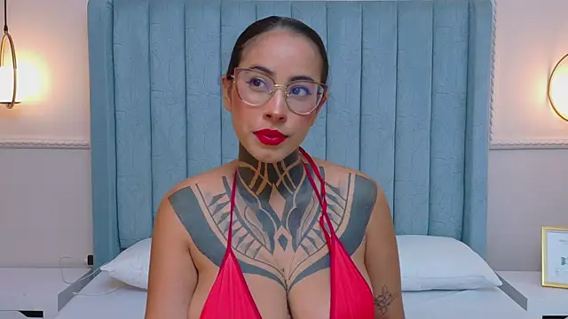 Snapshot of NicoleBlum chatting on May 2026 09:10:01 PM NicoleBlum online show from May 2026 09:10:01 PM
