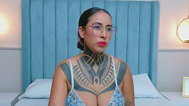 Snapshot of NicoleBlum chatting on May 2026 07:44:01 PM NicoleBlum online show from May 2026 07:44:01 PM