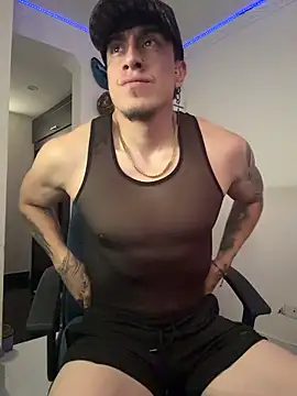 strongboy  online show from February 2026 06:07:01 PM