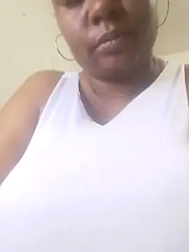 Snapshot of bigtitssxx chatting on May 2026 01:27:01 PM bigtitssxx online show from May 2026 01:27:01 PM