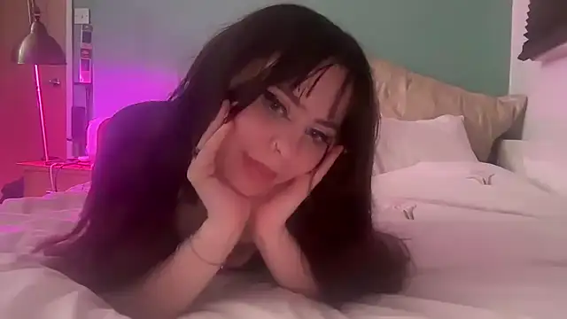 Snapshot of crystalsbaby chatting on April 2026 11:43:01 PM crystalsbaby online show from April 2026 11:43:01 PM